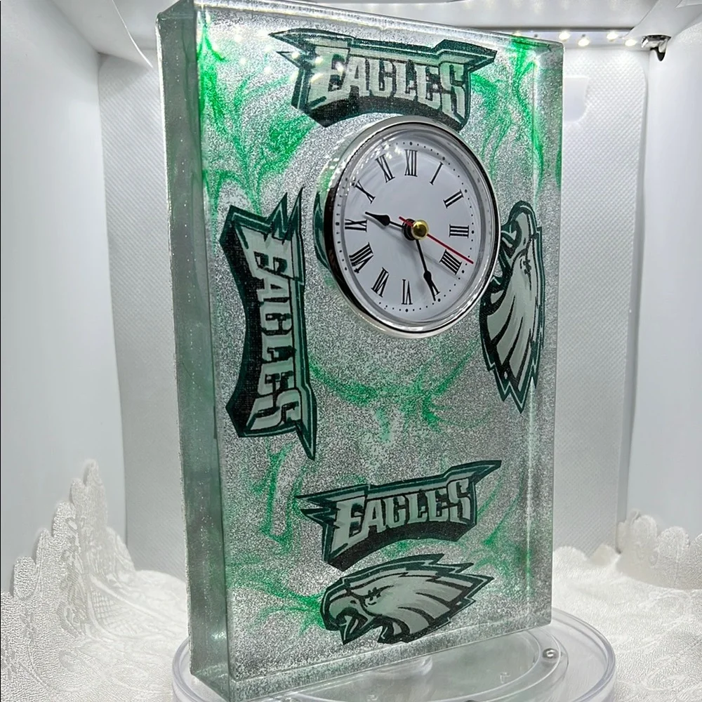 Green and Silver Decorative Clock - Picture 3 of 12